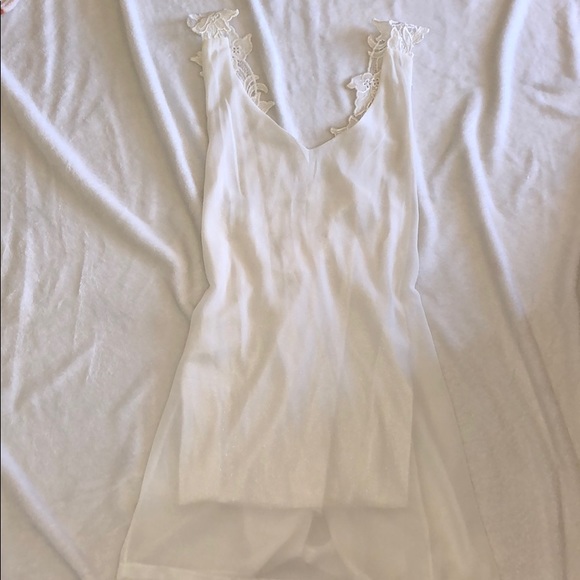 White dress - Picture 1 of 2